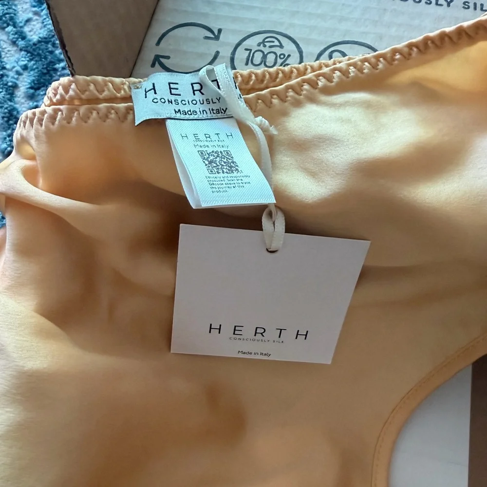 New 100% Silk Herth Panties - Picture 2 of 8